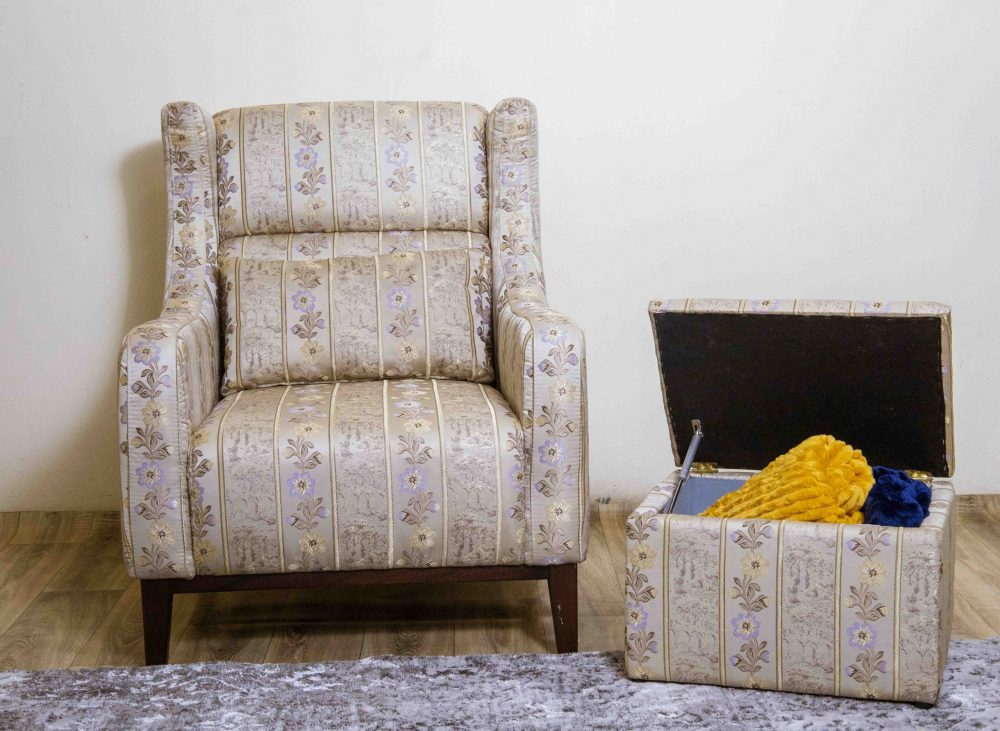 Majorca Flowered Chair with poof