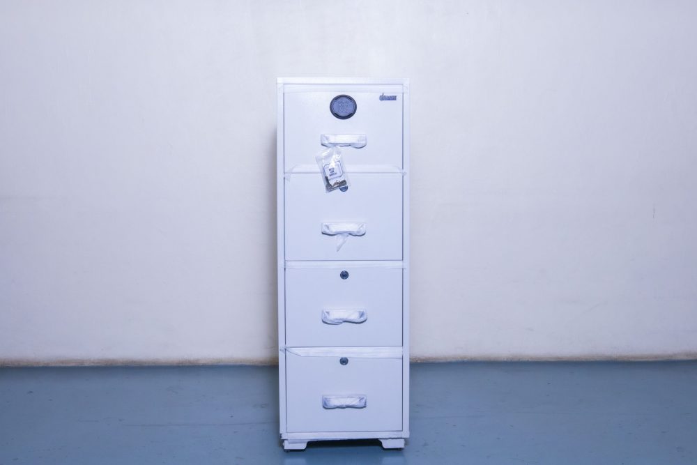heavy duty metallic cabinet